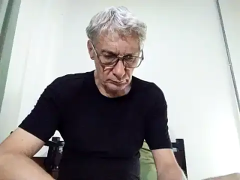 Snapshot of BIGUNCUTHARDCOCK chatting on 03-13-25, 01:32 BIGUNCUTHARDCOCK online show from 03-13-25, 01:32