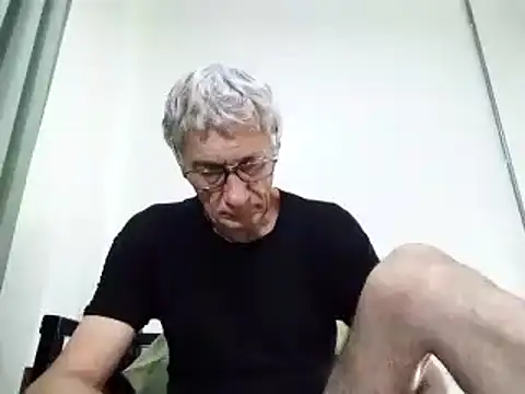 Snapshot of BIGUNCUTHARDCOCK chatting on 03-15-25, 12:47 BIGUNCUTHARDCOCK online show from 03-15-25, 12:47