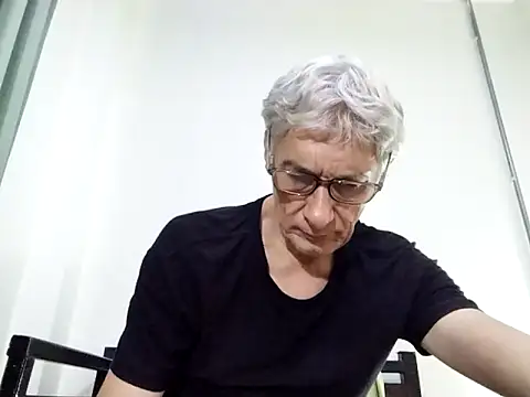 Snapshot of BIGUNCUTHARDCOCK chatting on 03-18-25, 04:04 BIGUNCUTHARDCOCK online show from 03-18-25, 04:04