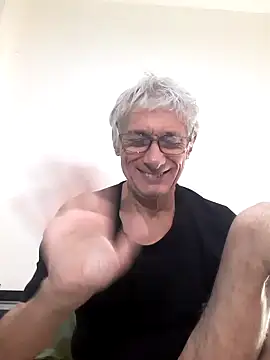 Snapshot of BIGUNCUTHARDCOCK chatting on 03-18-25, 02:26 BIGUNCUTHARDCOCK online show from 03-18-25, 02:26