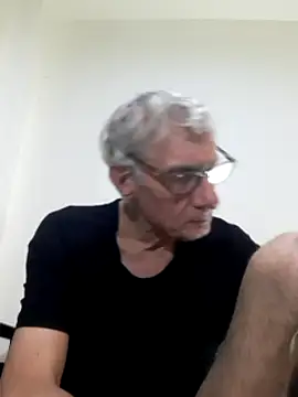 Snapshot of BIGUNCUTHARDCOCK chatting on 03-19-25, 07:18 BIGUNCUTHARDCOCK online show from 03-19-25, 07:18