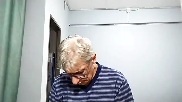 Snapshot of BIGUNCUTHARDCOCK chatting on 09-16-25, 12:11 BIGUNCUTHARDCOCK online show from 09-16-25, 12:11