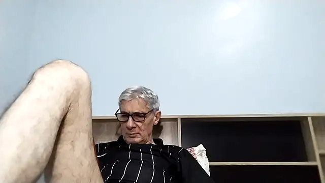 Snapshot of BIGUNCUTHARDCOCK chatting on 09-19-25, 01:01 BIGUNCUTHARDCOCK online show from 09-19-25, 01:01