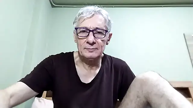 Snapshot of BIGUNCUTHARDCOCK chatting on 10-01-25, 02:17 BIGUNCUTHARDCOCK online show from 10-01-25, 02:17