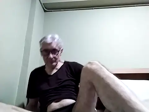 Snapshot of BIGUNCUTHARDCOCK chatting on 10-03-25, 02:36 BIGUNCUTHARDCOCK online show from 10-03-25, 02:36