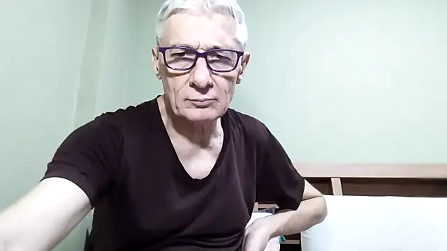 Snapshot of BIGUNCUTHARDCOCK chatting on 10-04-25, 02:48 BIGUNCUTHARDCOCK online show from 10-04-25, 02:48