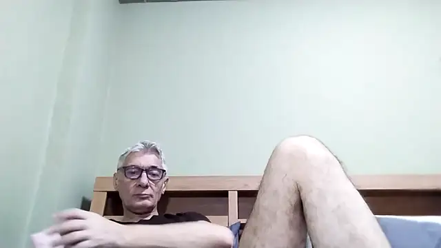 Snapshot of BIGUNCUTHARDCOCK chatting on 10-05-25, 02:54 BIGUNCUTHARDCOCK online show from 10-05-25, 02:54