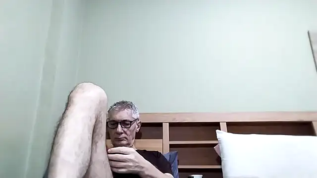 Snapshot of BIGUNCUTHARDCOCK chatting on 10-06-25, 12:52 BIGUNCUTHARDCOCK online show from 10-06-25, 12:52