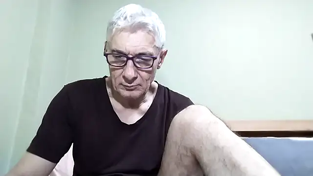 Snapshot of BIGUNCUTHARDCOCK chatting on 10-13-25, 02:22 BIGUNCUTHARDCOCK online show from 10-13-25, 02:22