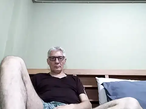 Snapshot of BIGUNCUTHARDCOCK chatting on 10-15-25, 02:28 BIGUNCUTHARDCOCK online show from 10-15-25, 02:28