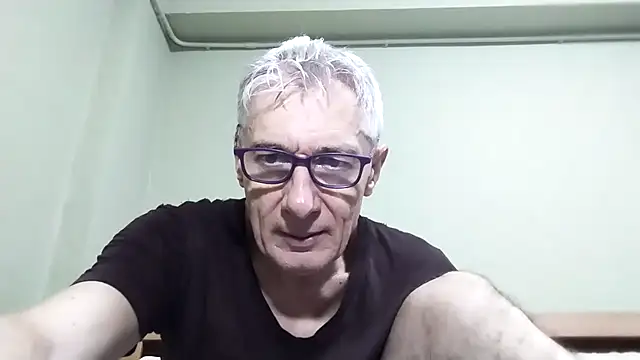 Snapshot of BIGUNCUTHARDCOCK chatting on 10-17-25, 02:48 BIGUNCUTHARDCOCK online show from 10-17-25, 02:48