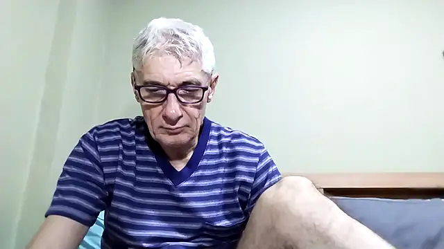 Snapshot of BIGUNCUTHARDCOCK chatting on 10-17-25, 11:40 BIGUNCUTHARDCOCK online show from 10-17-25, 11:40