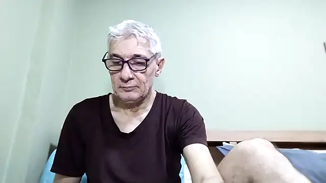 Snapshot of BIGUNCUTHARDCOCK chatting on 10-20-25, 01:28 BIGUNCUTHARDCOCK online show from 10-20-25, 01:28