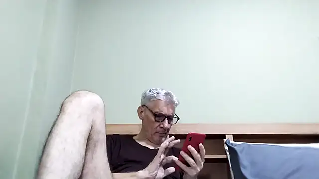 Snapshot of BIGUNCUTHARDCOCK chatting on 10-21-25, 04:57 BIGUNCUTHARDCOCK online show from 10-21-25, 04:57