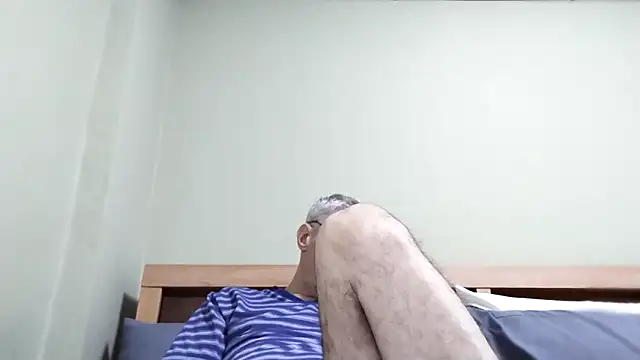 Snapshot of BIGUNCUTHARDCOCK chatting on 10-26-25, 12:44 BIGUNCUTHARDCOCK online show from 10-26-25, 12:44