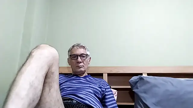 Snapshot of BIGUNCUTHARDCOCK chatting on 10-29-25, 12:57 BIGUNCUTHARDCOCK online show from 10-29-25, 12:57