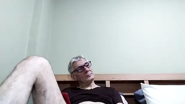 Snapshot of BIGUNCUTHARDCOCK chatting on 10-29-25, 01:02 BIGUNCUTHARDCOCK online show from 10-29-25, 01:02