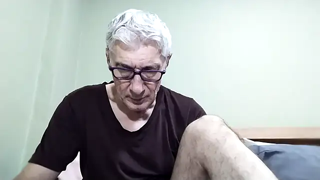 Snapshot of BIGUNCUTHARDCOCK chatting on 10-31-25, 01:17 BIGUNCUTHARDCOCK online show from 10-31-25, 01:17