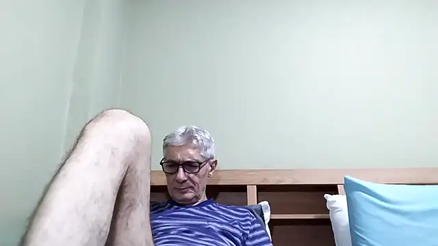 Snapshot of BIGUNCUTHARDCOCK chatting on 11-05-25, 01:33 BIGUNCUTHARDCOCK online show from 11-05-25, 01:33