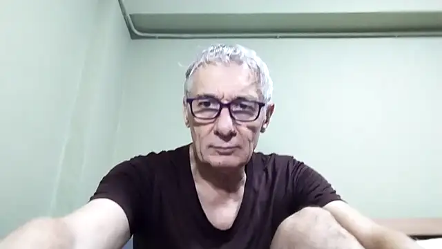 Snapshot of BIGUNCUTHARDCOCK chatting on 11-15-25, 01:14 BIGUNCUTHARDCOCK online show from 11-15-25, 01:14