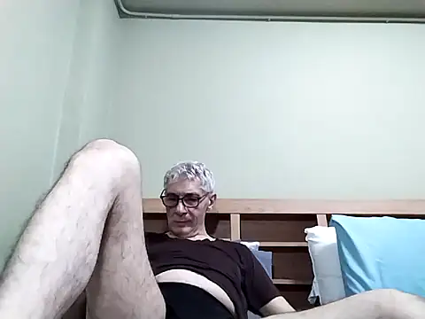 Snapshot of BIGUNCUTHARDCOCK chatting on 11-15-25, 01:29 BIGUNCUTHARDCOCK online show from 11-15-25, 01:29