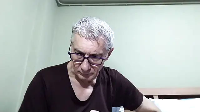 Snapshot of BIGUNCUTHARDCOCK chatting on 11-16-25, 01:33 BIGUNCUTHARDCOCK online show from 11-16-25, 01:33