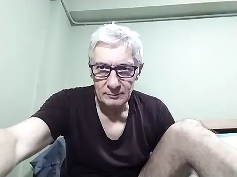 Snapshot of BIGUNCUTHARDCOCK chatting on 11-17-25, 01:44 BIGUNCUTHARDCOCK online show from 11-17-25, 01:44