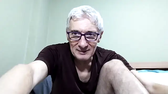 Snapshot of BIGUNCUTHARDCOCK chatting on 11-18-25, 03:56 BIGUNCUTHARDCOCK online show from 11-18-25, 03:56