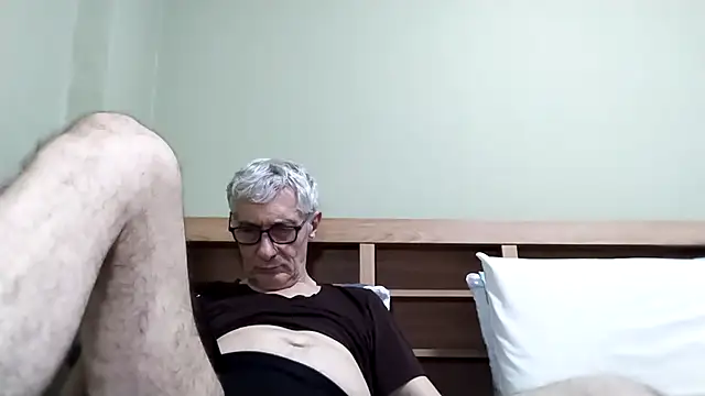 Snapshot of BIGUNCUTHARDCOCK chatting on 11-24-25, 02:06 BIGUNCUTHARDCOCK online show from 11-24-25, 02:06