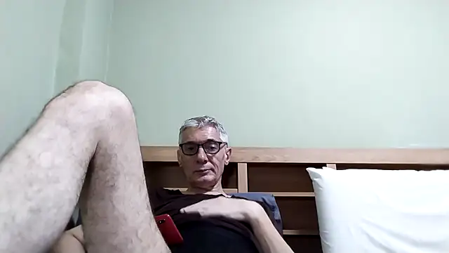 Snapshot of BIGUNCUTHARDCOCK chatting on 12-03-25, 12:36 BIGUNCUTHARDCOCK online show from 12-03-25, 12:36