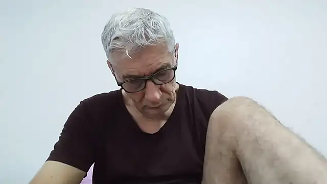Snapshot of BIGUNCUTHARDCOCK chatting on 06-10-26, 01:28 BIGUNCUTHARDCOCK online show from 06-10-26, 01:28