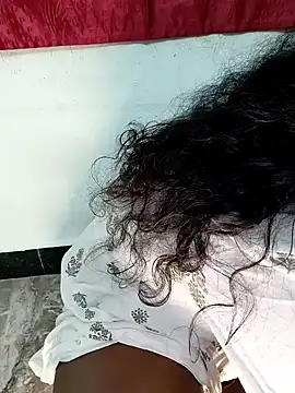 Snapshot of tamilachi4u chatting on 12-27-24, 01:28 tamilachi4u online show from 12-27-24, 01:28