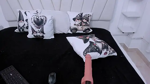 charlotte-11 online show from 04-17-26, 02:20