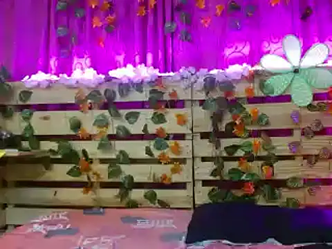 Snapshot of Elsa_Parisi chatting on 12-18-24, 04:49 Elsa Parisi online show from 12-18-24, 04:49