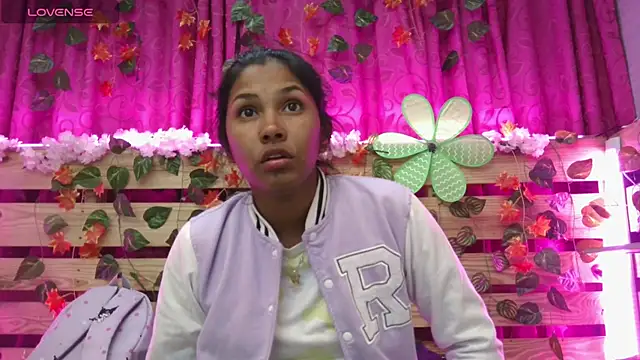 Snapshot of Elsa_Parisi chatting on 01-13-25, 09:20 Elsa Parisi online show from 01-13-25, 09:20