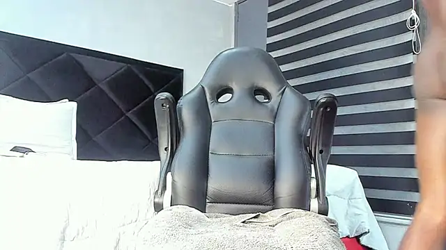 Dancelwashington online show from 02-13-25, 08:34