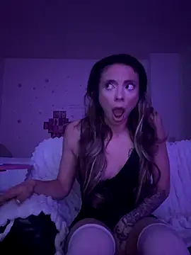 Snapshot of greedybratt chatting on 11-14-25, 08:02 greedybratt online show from 11-14-25, 08:02