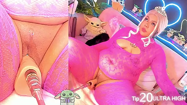 Snapshot of shayna_manson_ chatting on 09-19-25, 10:27 shayna manson online show from 09-19-25, 10:27