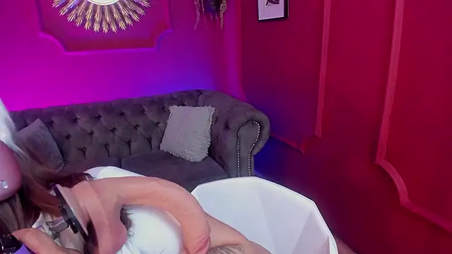 Red lady online show from 03-26-26, 03:56