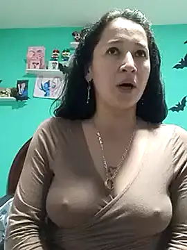 Snapshot of emilypoppy3 chatting on 12-18-24, 04:39 emilypoppy3 online show from 12-18-24, 04:39