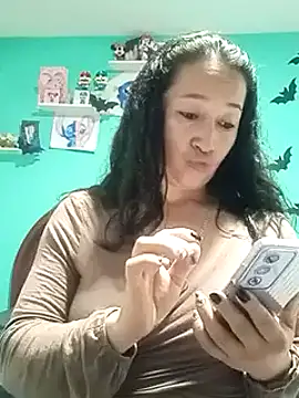 Snapshot of emilypoppy3 chatting on 12-27-24, 10:05 emilypoppy3 online show from 12-27-24, 10:05