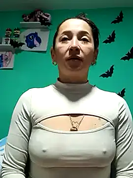 Snapshot of emilypoppy3 chatting on 01-15-25, 02:24 emilypoppy3 online show from 01-15-25, 02:24