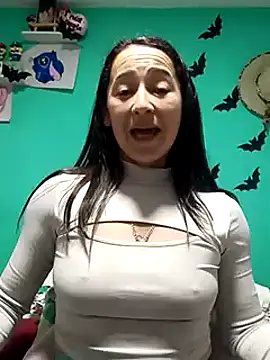 Snapshot of emilypoppy3 chatting on 02-05-25, 04:47 emilypoppy3 online show from 02-05-25, 04:47