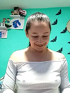 Snapshot of emilypoppy3 chatting on 02-06-25, 04:36 emilypoppy3 online show from 02-06-25, 04:36