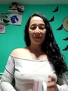 Snapshot of emilypoppy3 chatting on 02-06-25, 11:15 emilypoppy3 online show from 02-06-25, 11:15