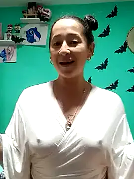 Snapshot of emilypoppy3 chatting on 02-18-25, 03:43 emilypoppy3 online show from 02-18-25, 03:43
