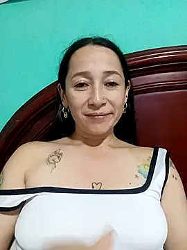 Snapshot of emilypoppy3 chatting on 10-16-25, 02:23 emilypoppy3 online show from 10-16-25, 02:23