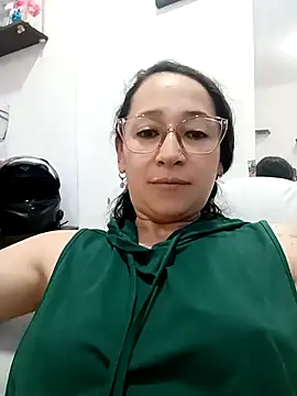 emilypoppy3 online show from 04-16-26, 10:34