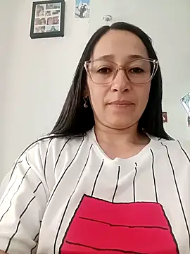 emilypoppy3 online show from 04-20-26, 09:27