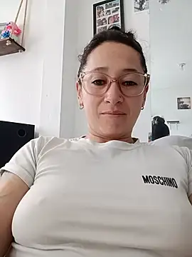 emilypoppy3 online show from 05-13-26, 07:11